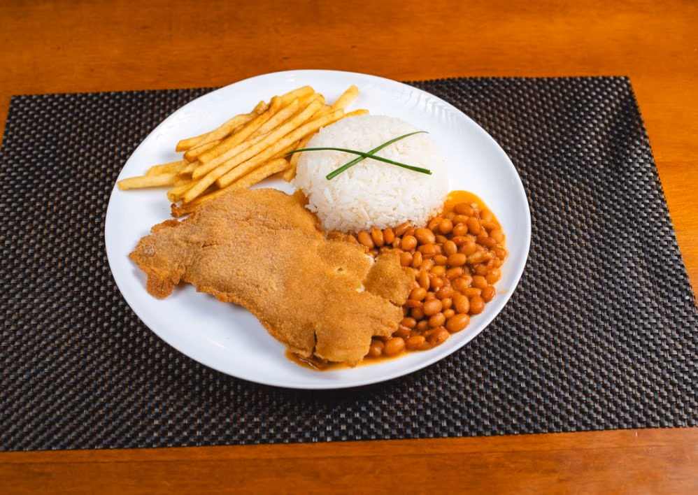 PRATO FRANGO A MILENESA COM FRITAS