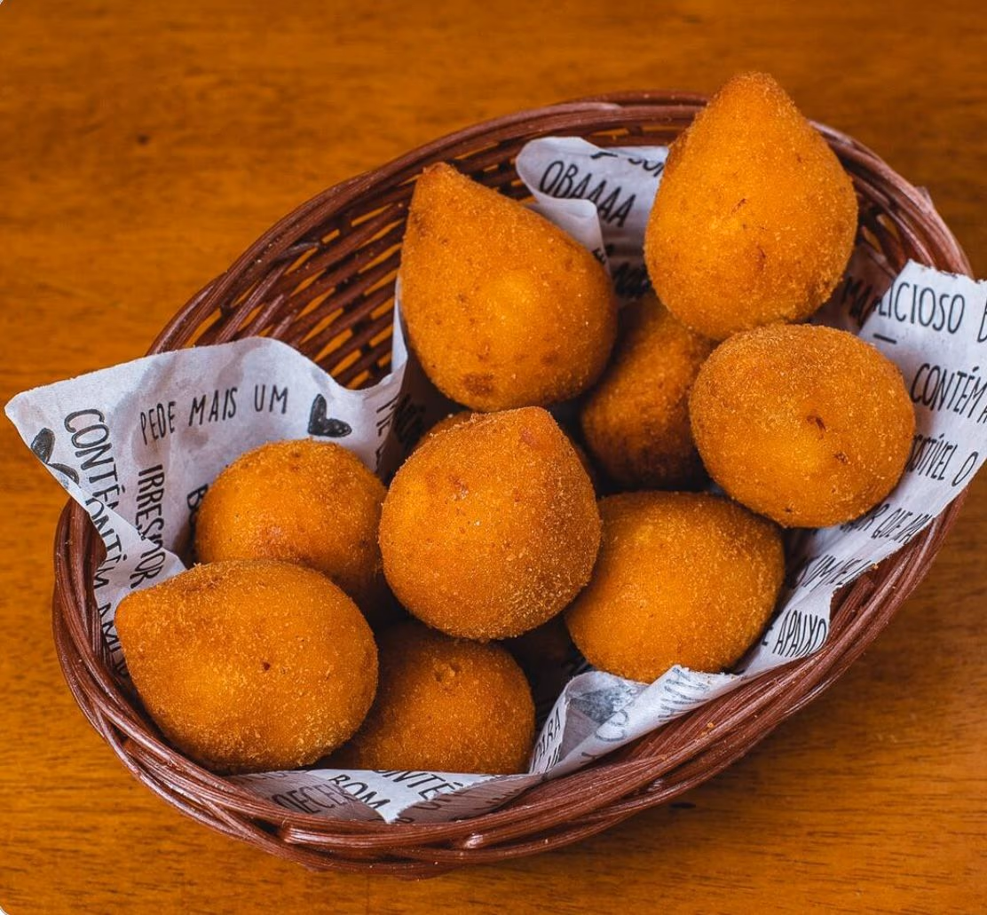COXINHAS FRANGO COM CATUPIRY